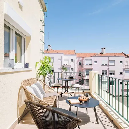 Rupit - 3 Bedrooms, Office And Terrace In Alvalade Lisbona