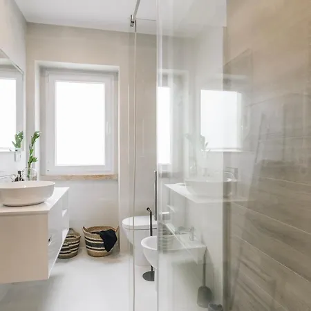 Rupit - 3 Bedrooms, Office And Terrace In Alvalade 아파트