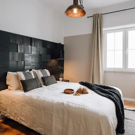 Rupit - 3 Bedrooms, Office And Terrace In Alvalade Lisboa