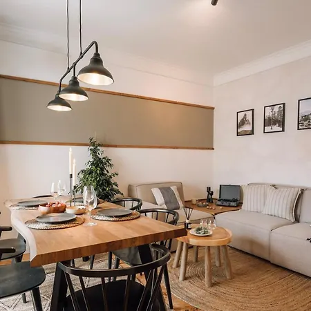 Rupit - 3 Bedrooms, Office And Terrace In Alvalade Daire *