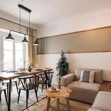 公寓 Rupit - 3 Bedrooms, Office And Terrace In Alvalade *