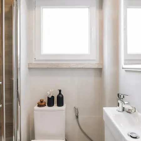 Rupit - 3 Bedrooms, Office And Terrace In Alvalade Lisbona