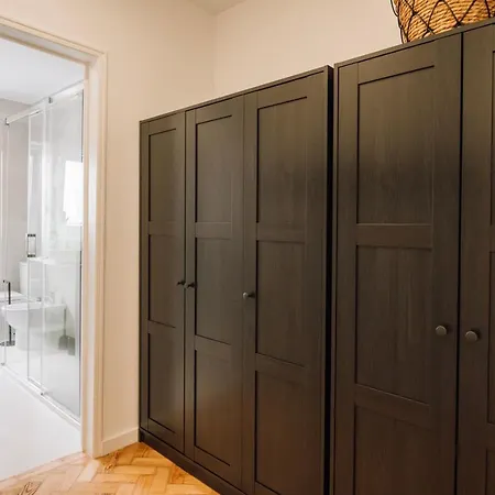 Rupit - 3 Bedrooms, Office And Terrace In Alvalade Appartamento Lisbona